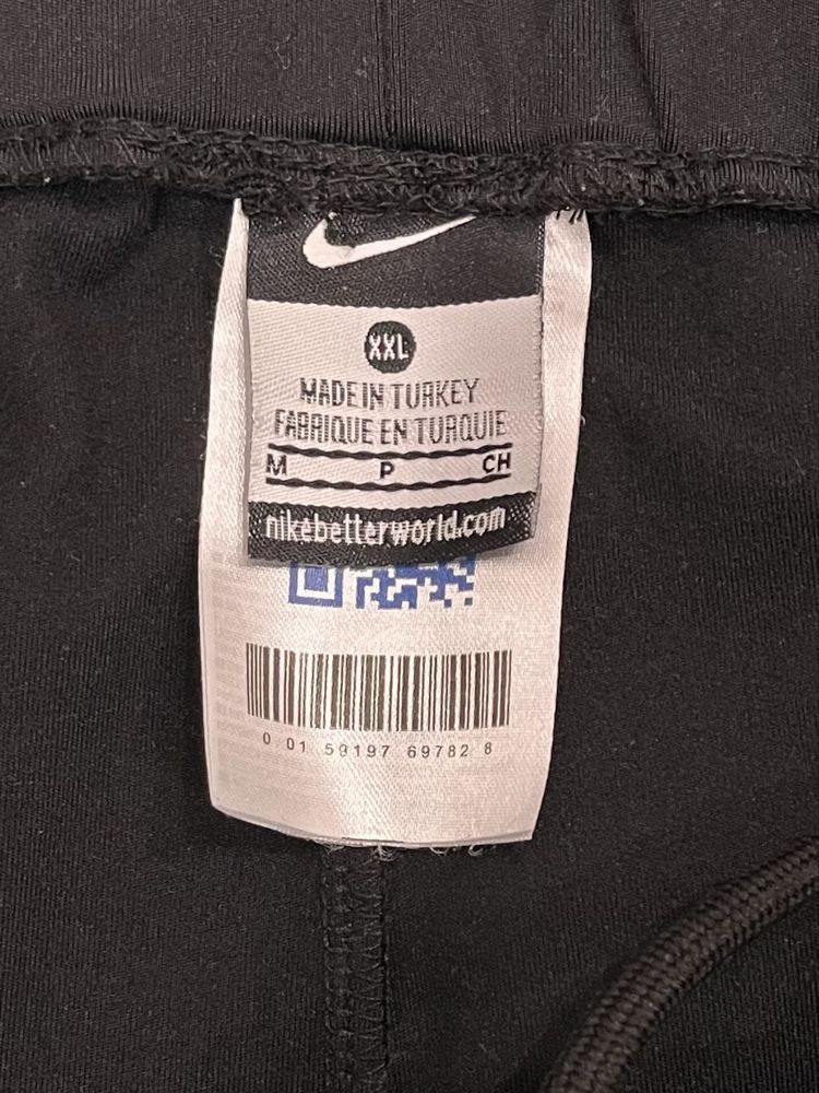 Черно долнище и клин на Nike