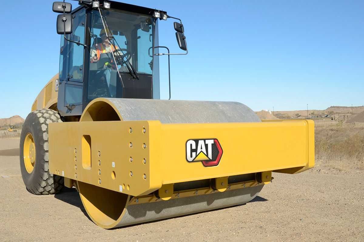 Грунтовый каток Cat CS16