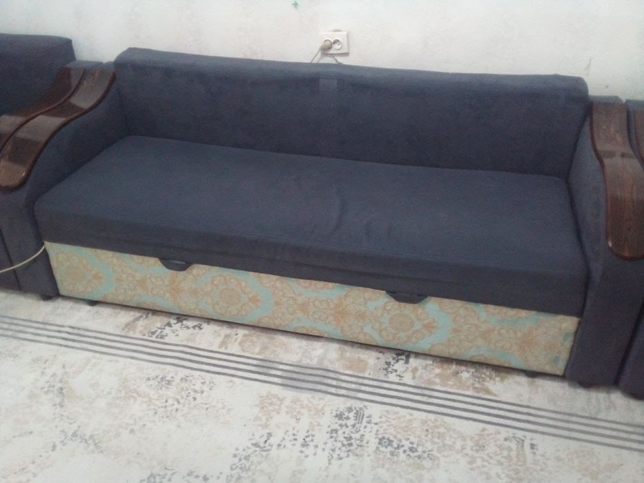 Диван БУ в хорошем состоянии и 2 кресла