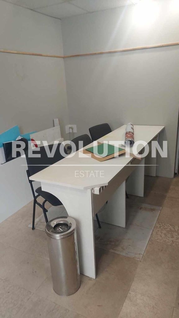 Дава се под наем Офис в Варна, Център - 20 кв.м за 375 € - Снимка #1