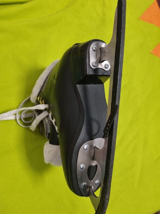 Patine fete marimea 38 - patinaj artistic