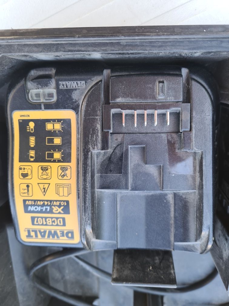 Акумолаторен винтоверт DeWALT