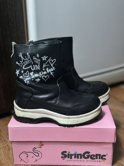 Продам детскую зимнюю обувь.