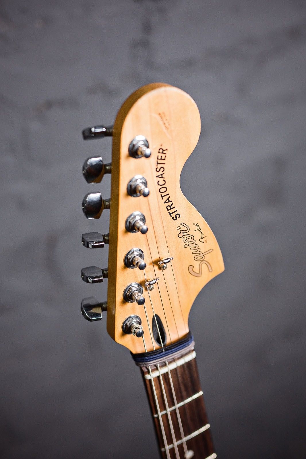 Продам электрогитару Squier Stratocaster Standard