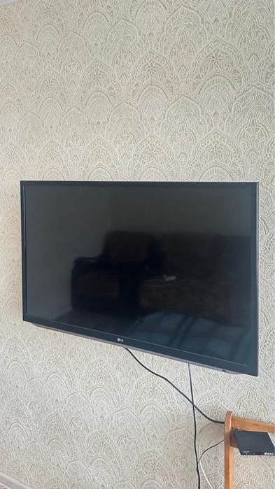 Телевизор LG черный