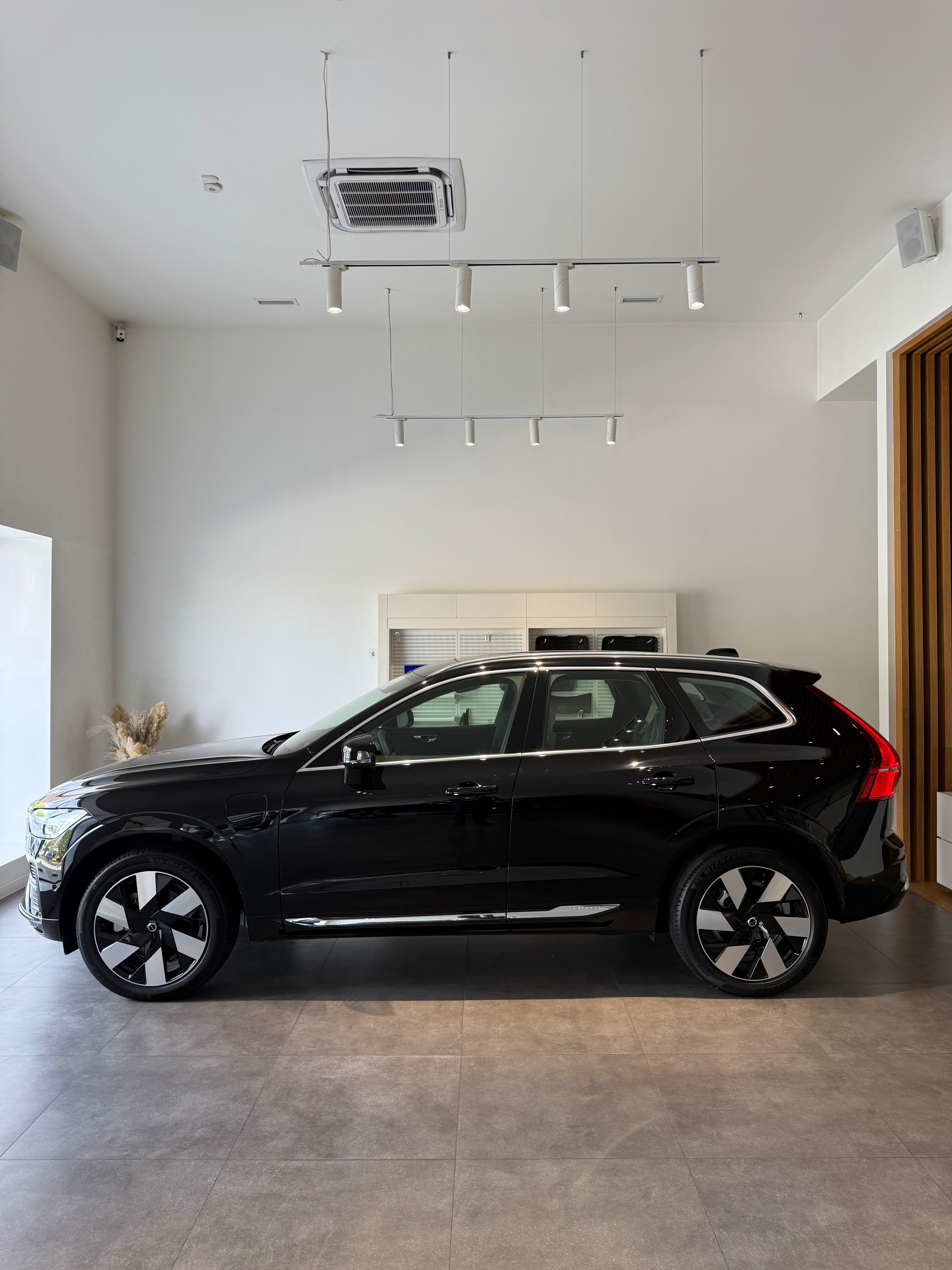 Продам Volvo XC60 T8 Plug- IN HYBRID Счёт справка + Гарантия Офиц.
