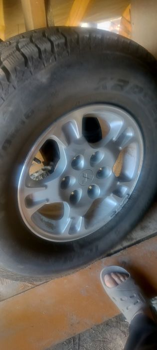 Продам резину Mitsubishi Pajero