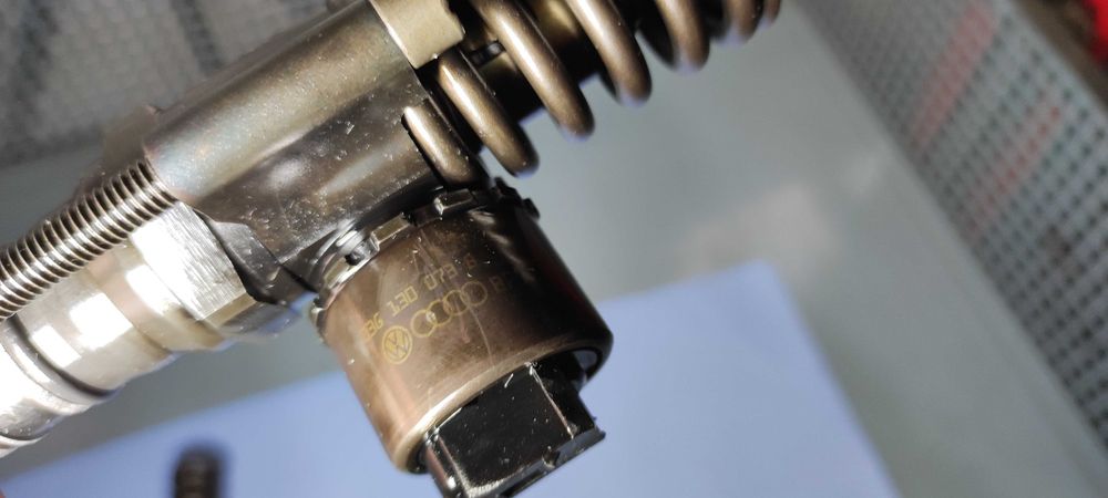 Injector volkswagen vw golf 5 2.0 BKD cod 03g130073b CK