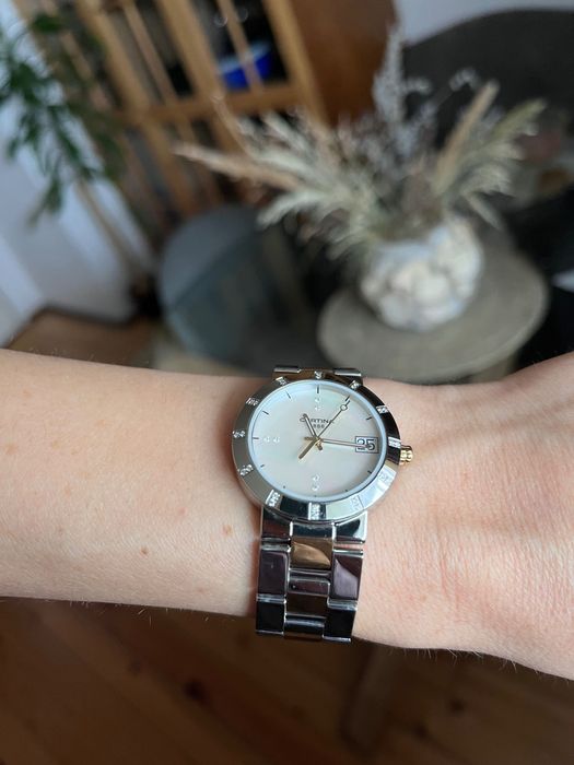 Часовник Certina с диаманти