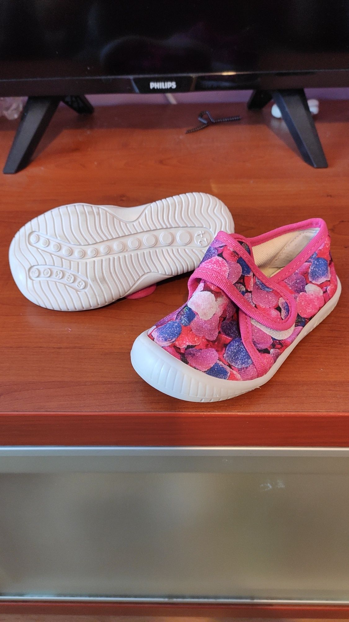 Детски Обувки за Момиченце 2-3 години много запазени и нови