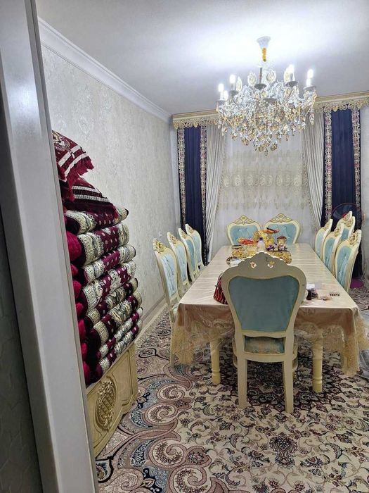 СРОЧНО! Продаётся 4 комнатная квартира в 19 квартале. Ресторан МИРАНДИ