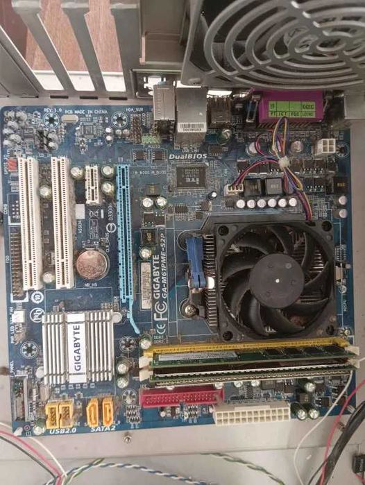 Работещ комплект:  Платка Gigabyte GA-M61PME-S2P +Athlon II +4GB RAM