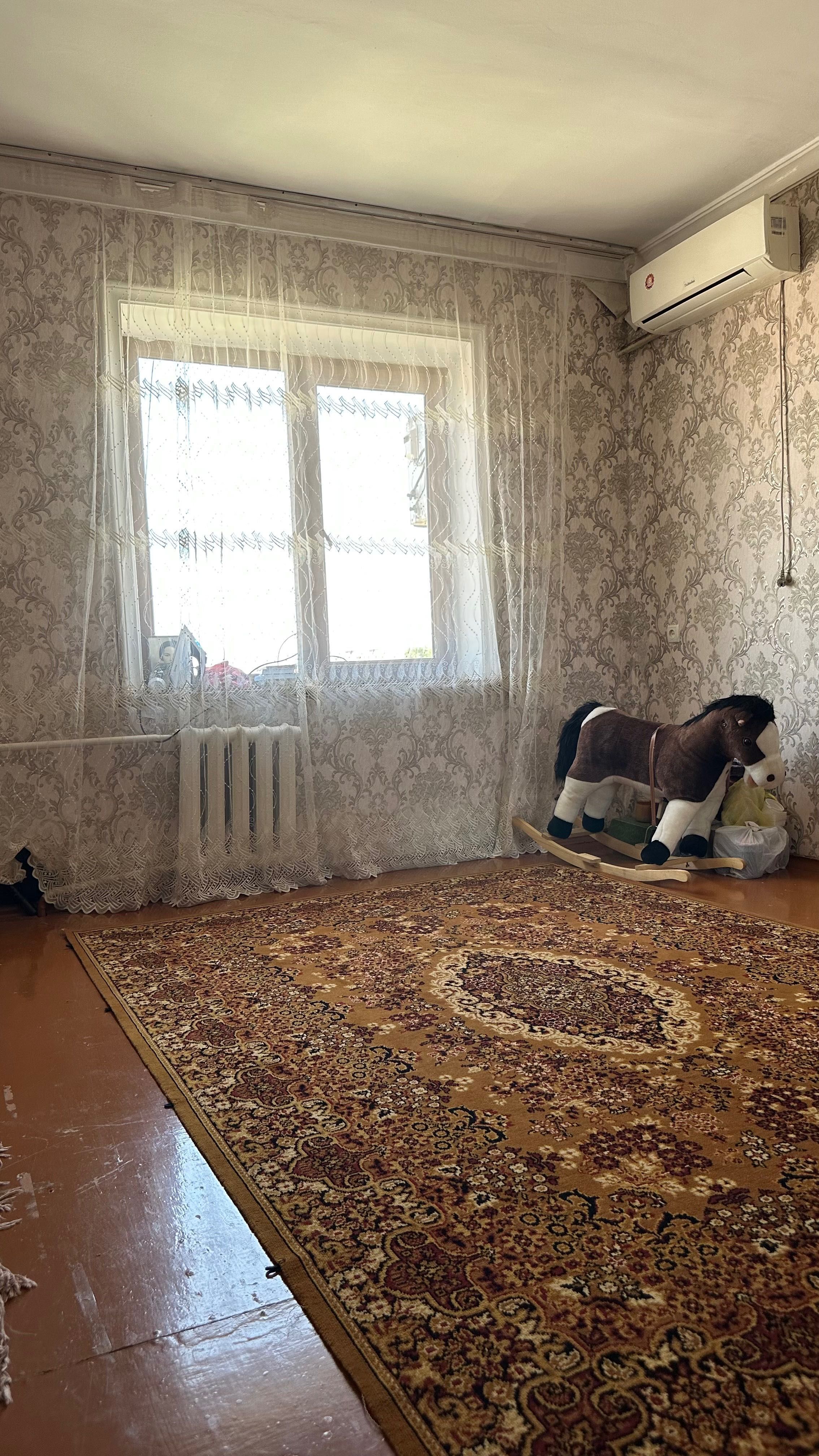 Уй сотилади,локацияси яхши ва центр худудда.