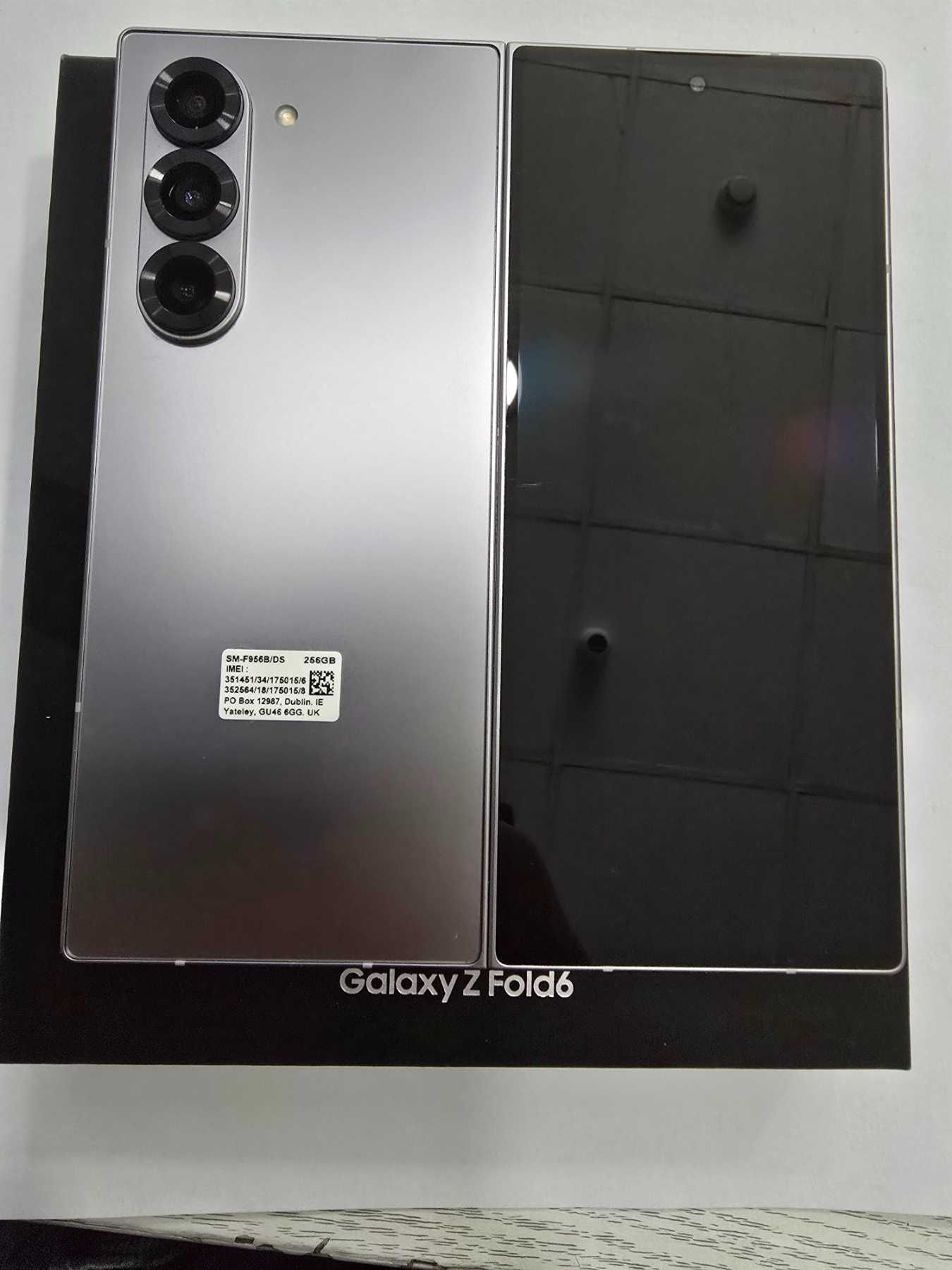 **ПЕРФЕКТЕН** Samsung Z Fold 6- 12/256GB