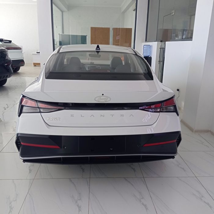 Hyundai elantra sotiladi