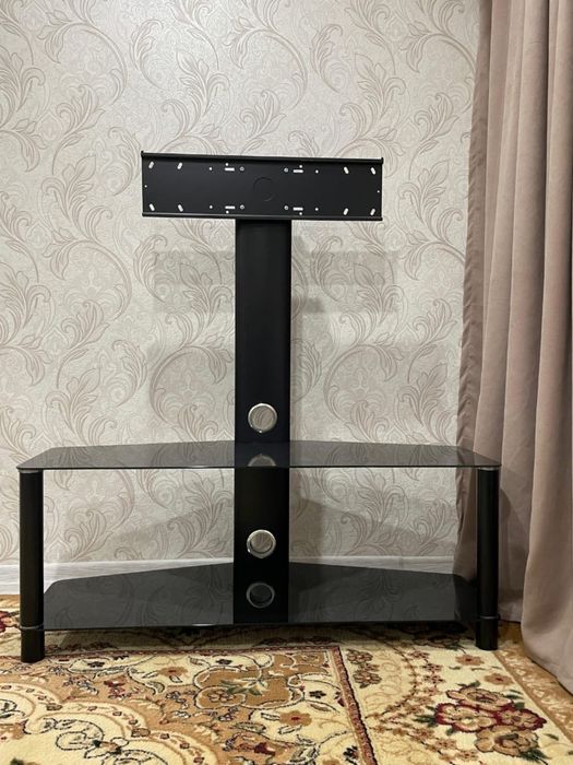 Продам стол тумбу под телевизор в хорошем состоянии, без кронштейна.