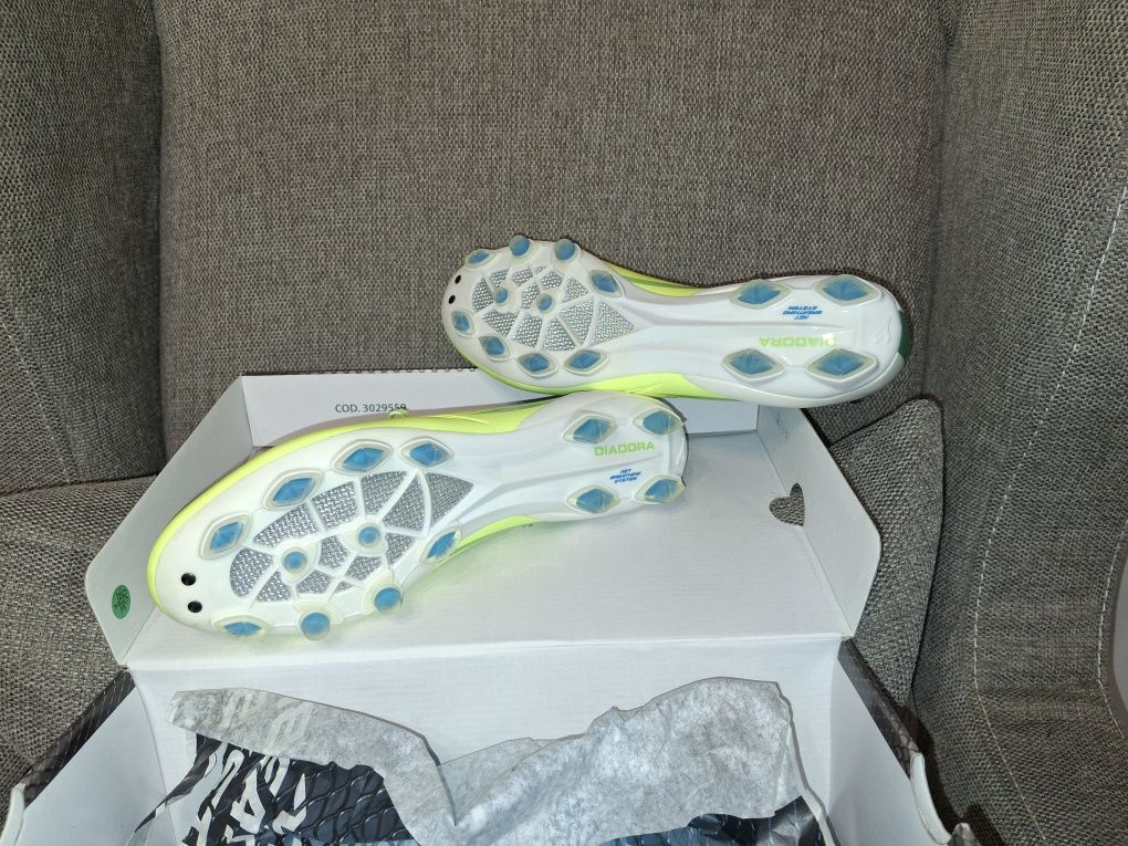 Футболни обувки DIADORA