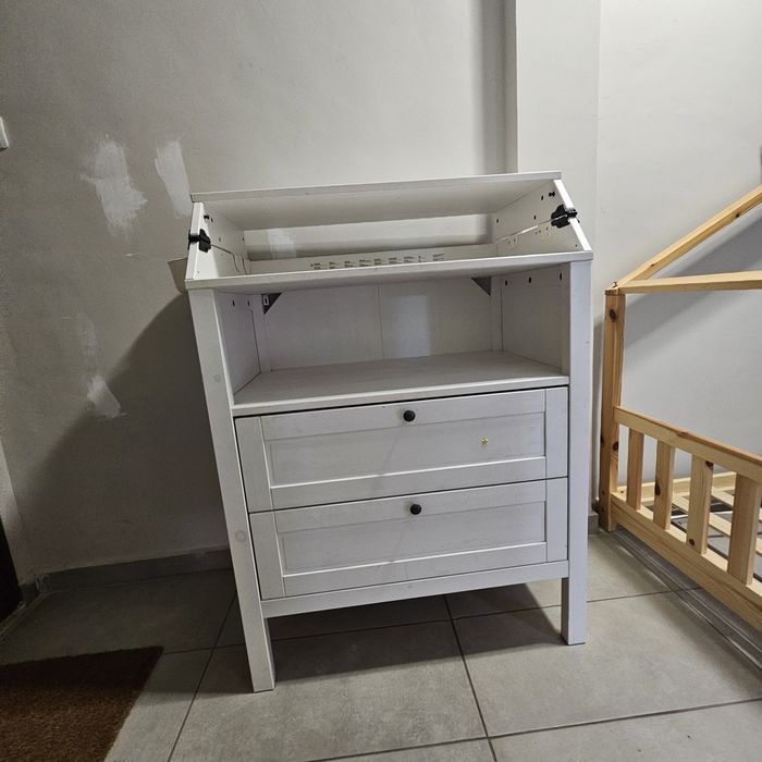 Скрин/маса за повиване Sundvik