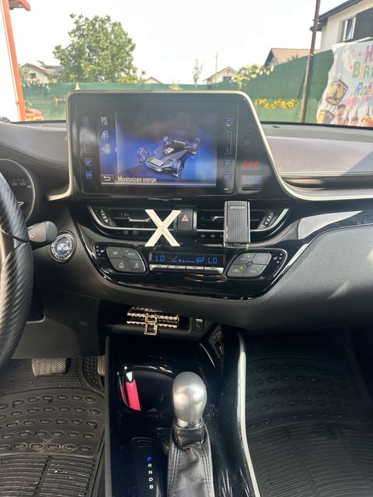 Toyota C-HR Hibrid – proprietar, dotări premium, cauciucuri noi