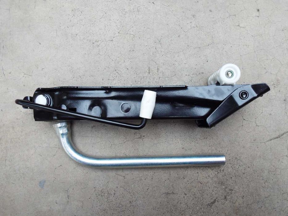 vand cric si cheie roti original de audi A6,A7 pret 300lei