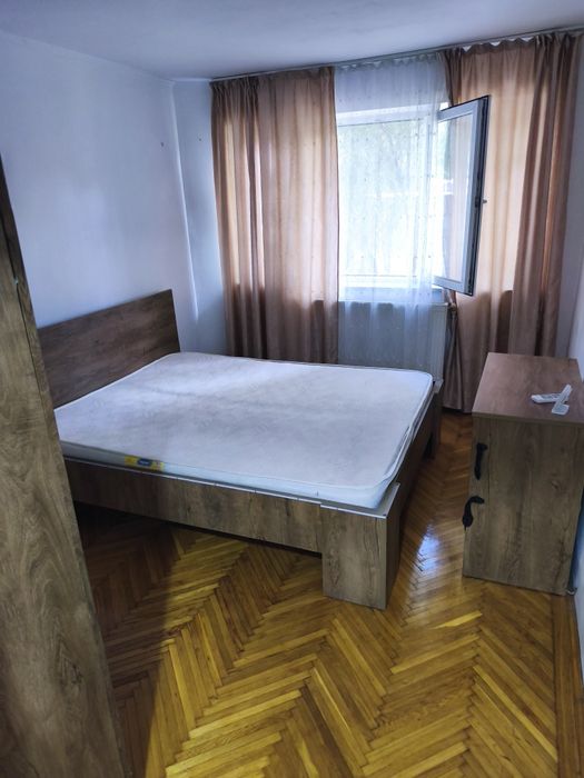 Închiriez apartament