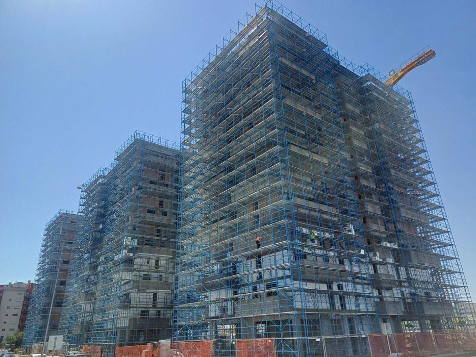 Inchiriere schela metalica