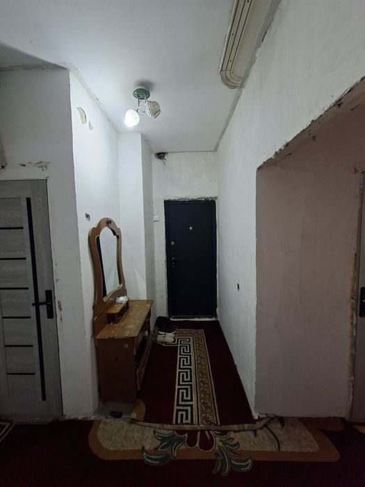 Прадается 3 комнатная квартира 5 этаж балкон есть ремонт зделона евро