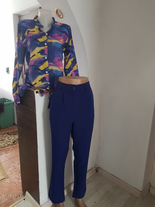 Costum elegant .