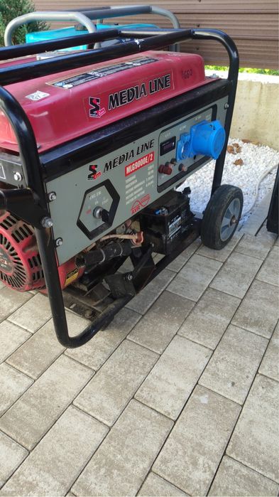 Generatoare de curent industriale pe benzină