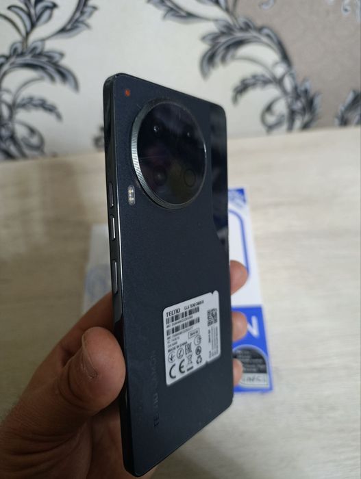 Tecno camon 30 .