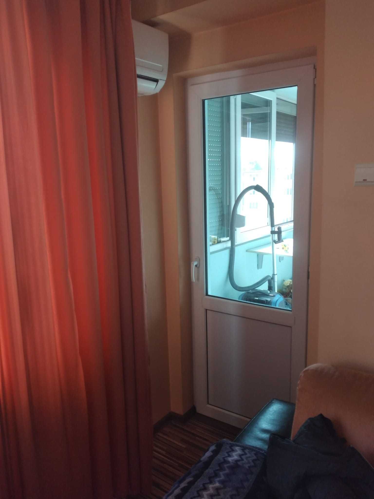 Apartament 4 camere de vanzare, situat central, Onesti