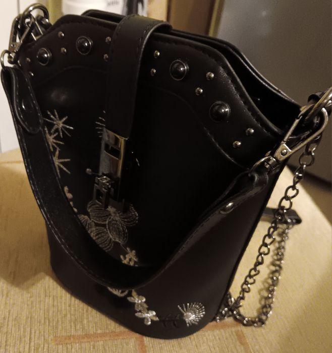 Черна чанта с бродерия