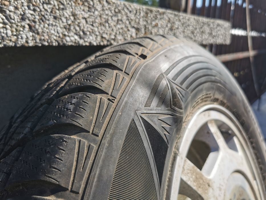 3 броя зимни гуми hankook 205 70 15