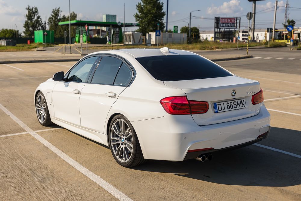 Bmw 330e hybrid plug in, M pachet, 350 de cai