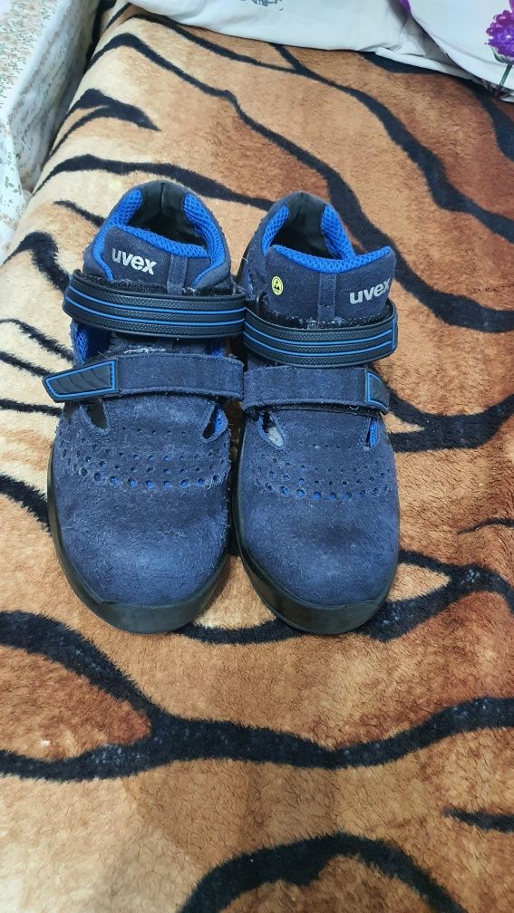 Pantofi/sandale cu bombeu metalic Uvex