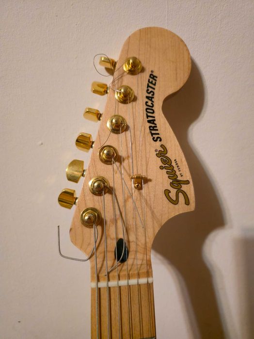Custom Squier Affinity Stratocaster електирческа китара
