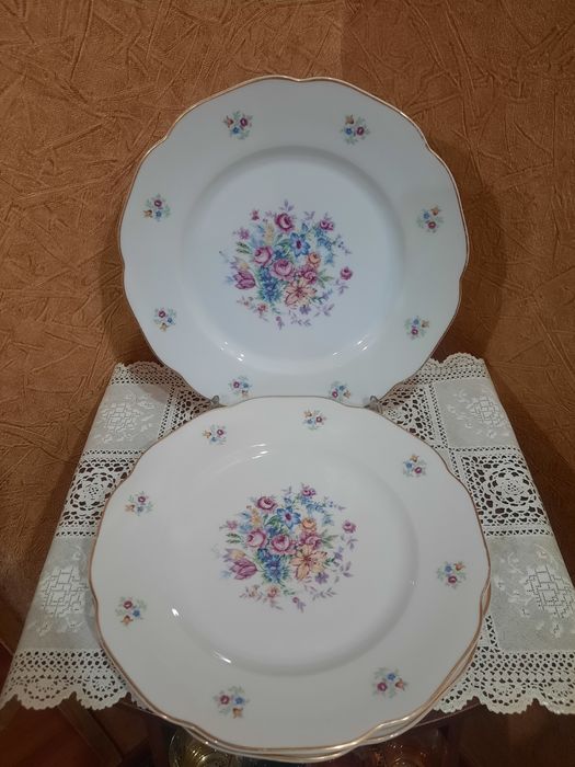 Красивые тарелки- 3 шт., Чехославакия, d- 24 см. Белоснежный фарфор, в