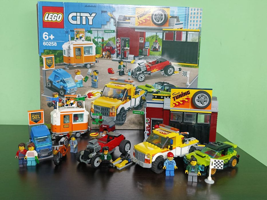 Vând LEGO City Atelier de tuning (60258)