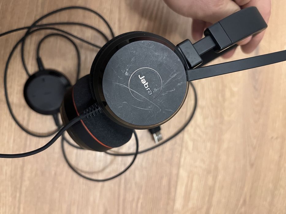 Casti / Headset de gaming cu microfon, pe fir, Jabra si Qilive