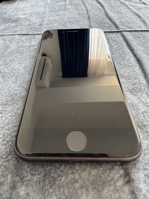 iPhone 8 с идеальном состоянием