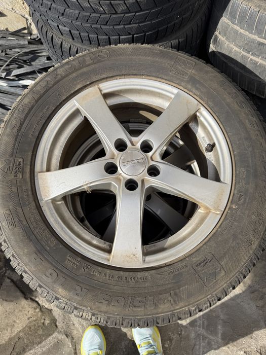 215 65 R16 subaru forester jante