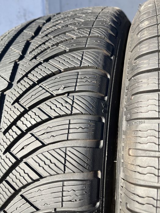 2 бр. зимни гуми 235/45/18 Michelin 6 mm DOT 3117
