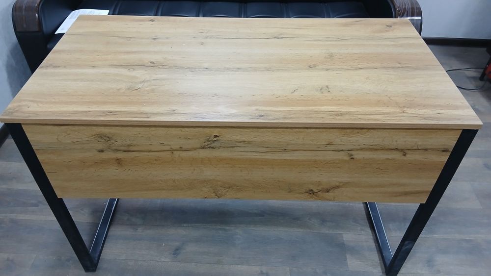 Shkaf va stol ofisnoy