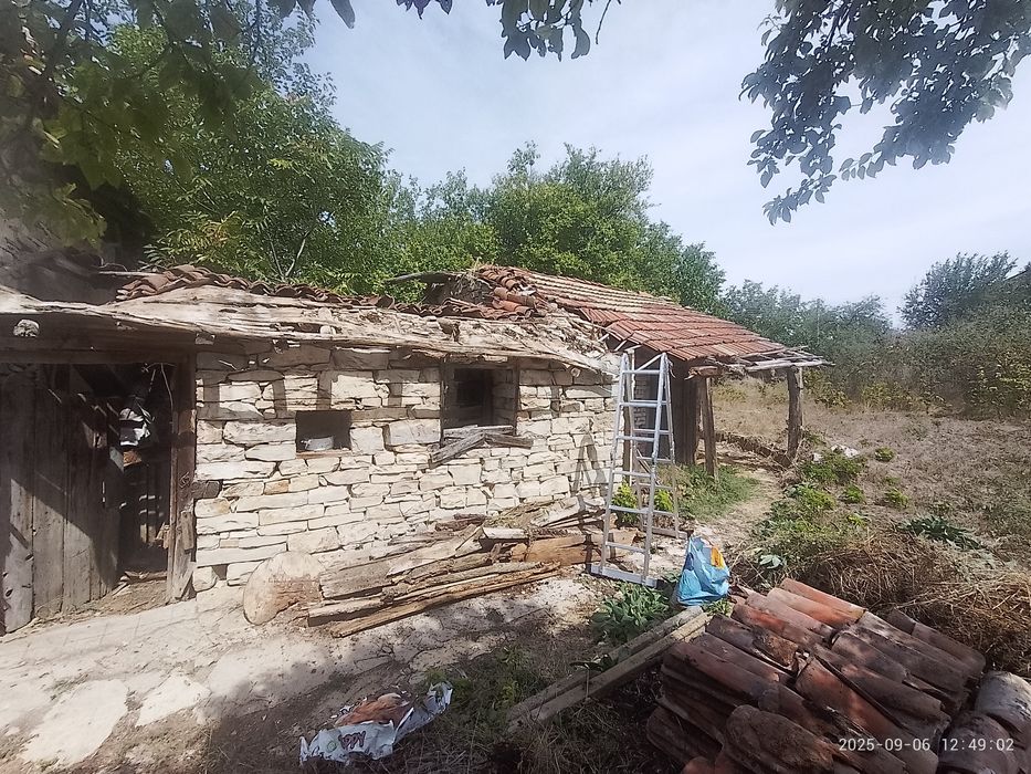 Продавам дялан камък за суха зидария
