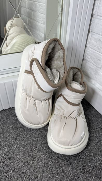 Зимняя женская обувь дутики