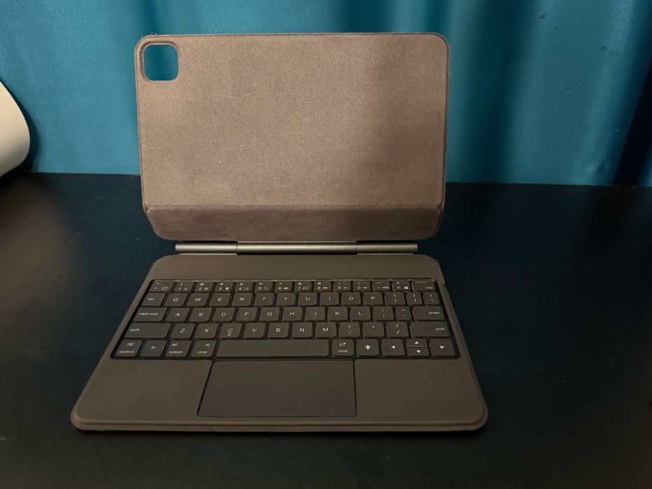 Apple Pencil и клавиатура за iPad Pro 11