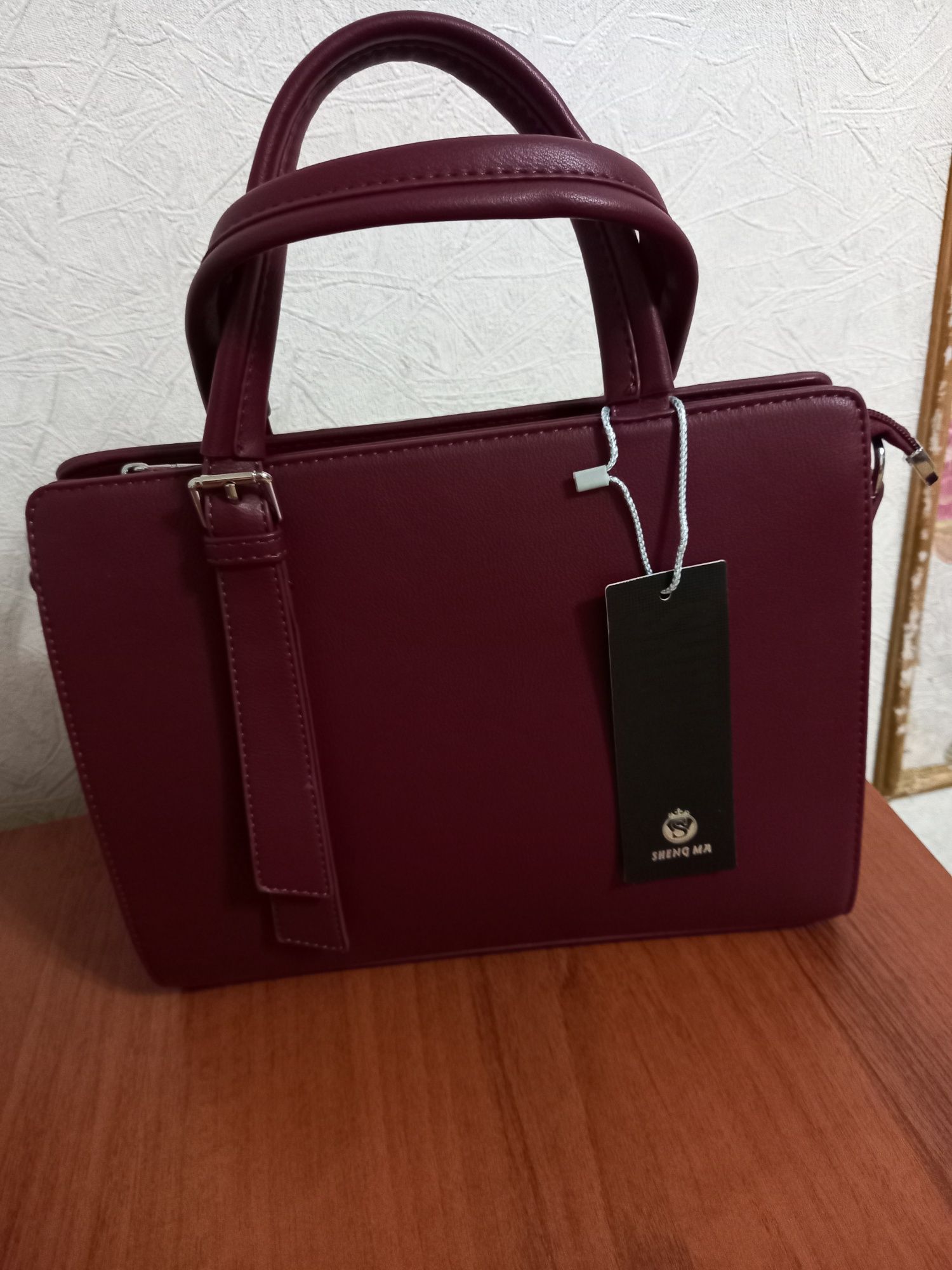 Продам новую женскую сумку.