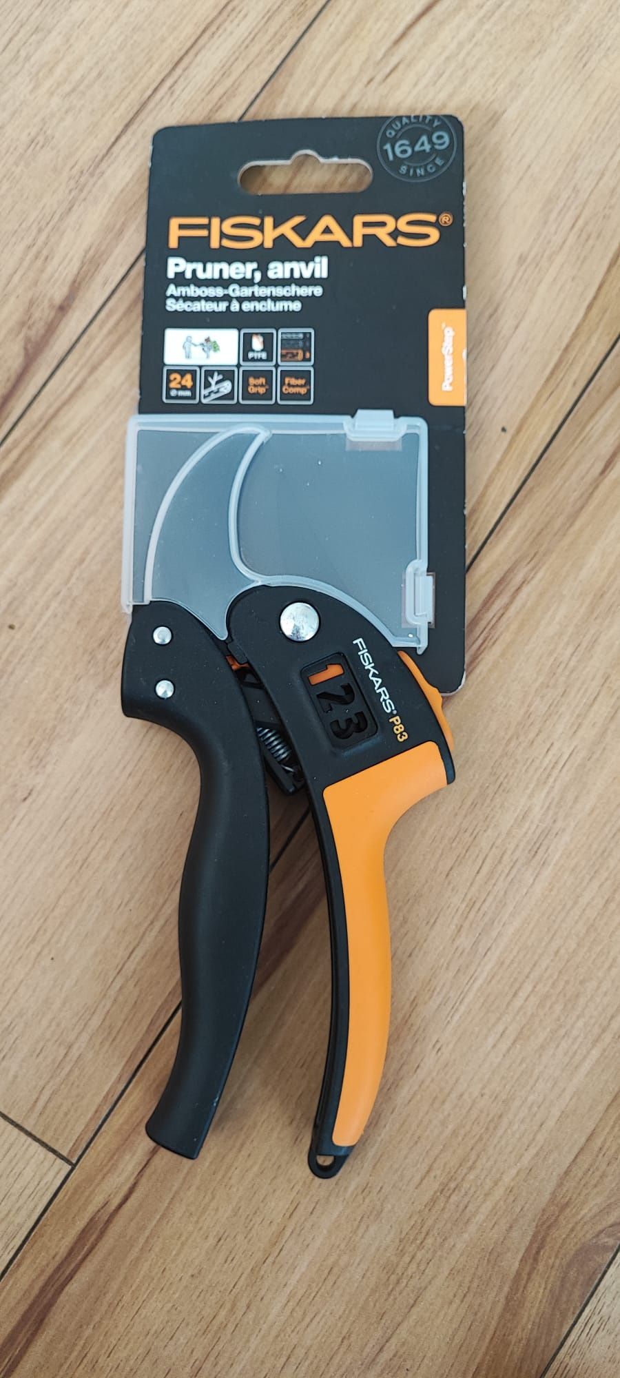 Foarfeca Fiskars P83 noua p 83
24mm soft grip
Foarfeca este noua,fara