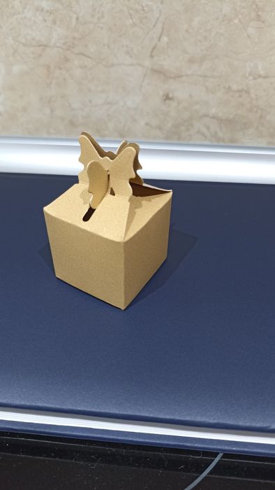 Кутийка за малки подаръчета с пеперуда