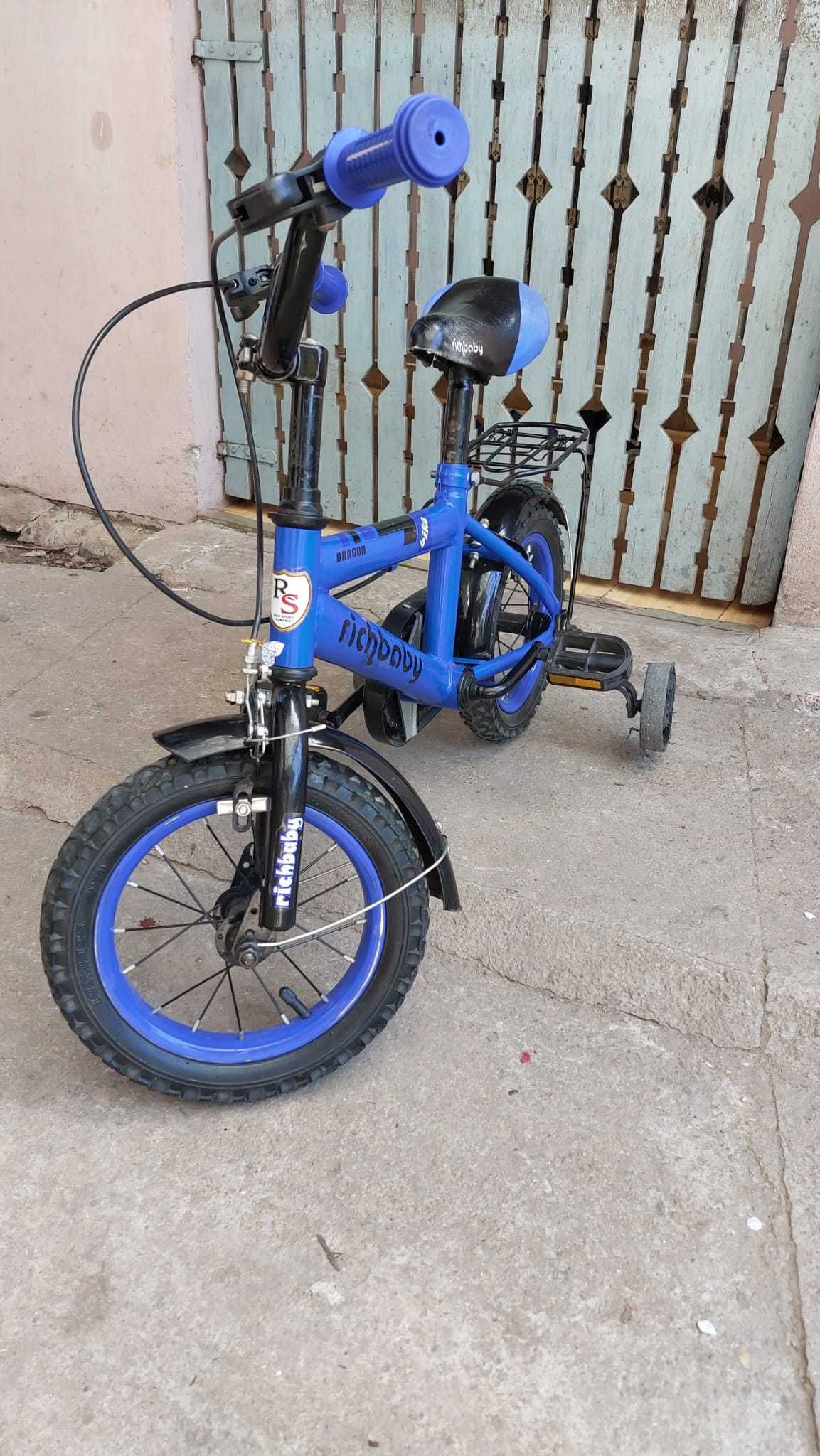 vand bicicleta si scaun copii intre 1/6 ani,